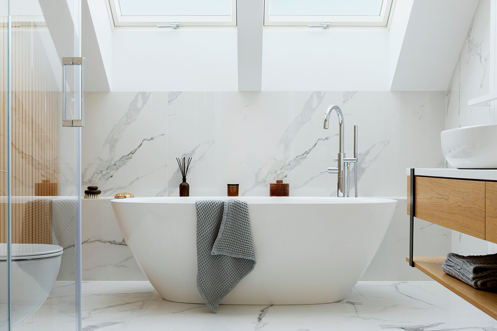 Upgrading Your Old Bathtub? Here's A Plumber's Guide On Factors To Consider When Choosing Your New Tub | Kingman, AZ